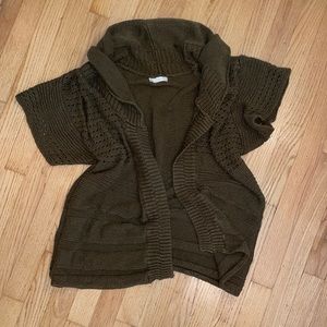 Short Sleeved Hinge Cardigan Sweater 🫒